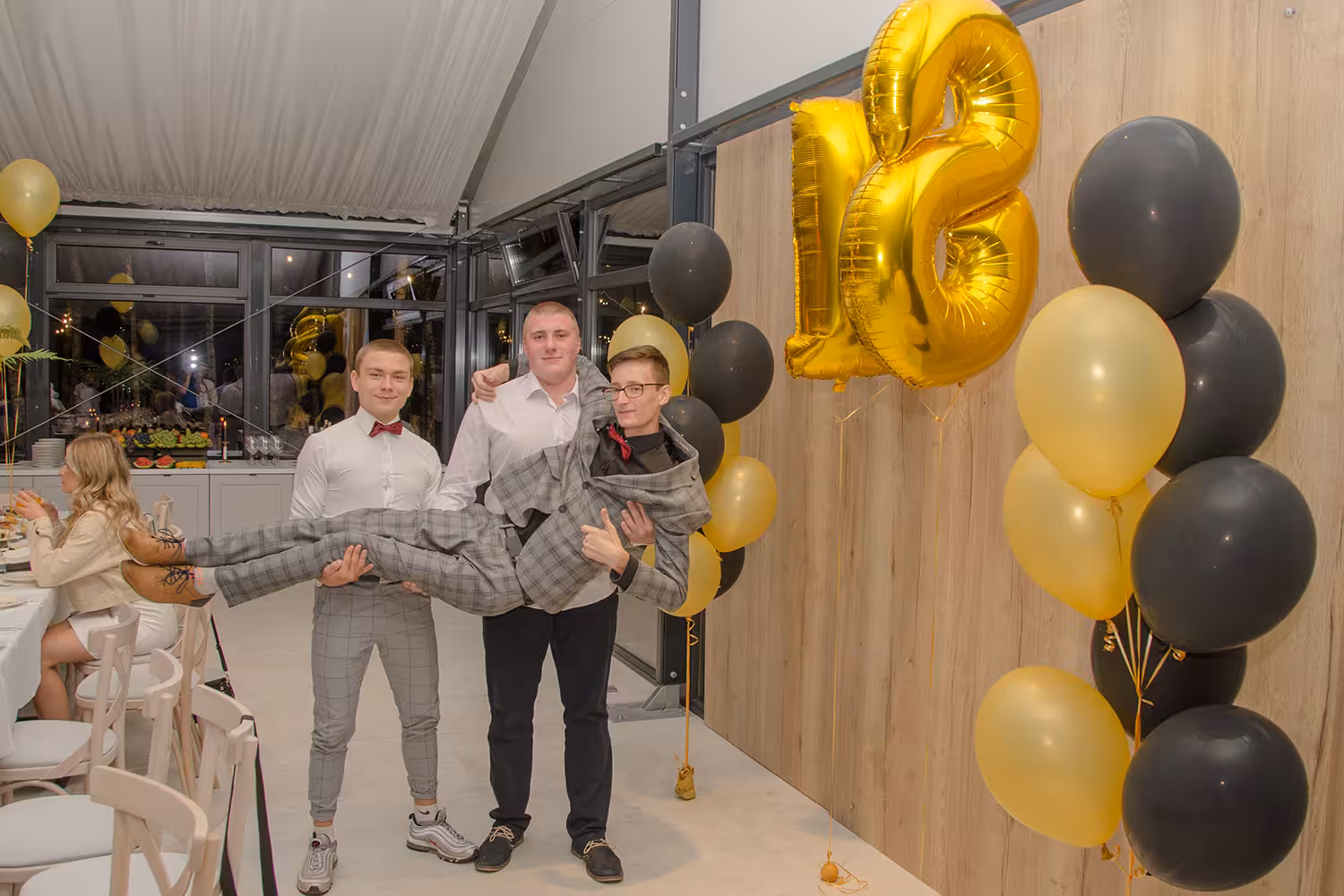 fotograf na osiemnastkę cena za 3 godziny pracy