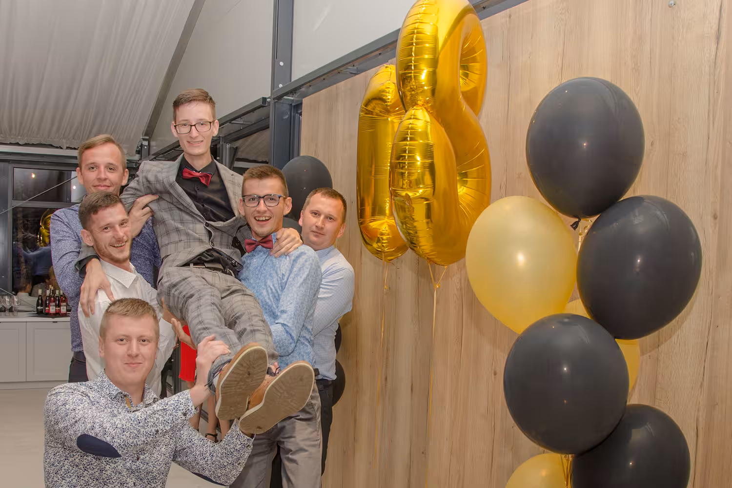 zdjęcia z 18 urodzin w stylu glamour