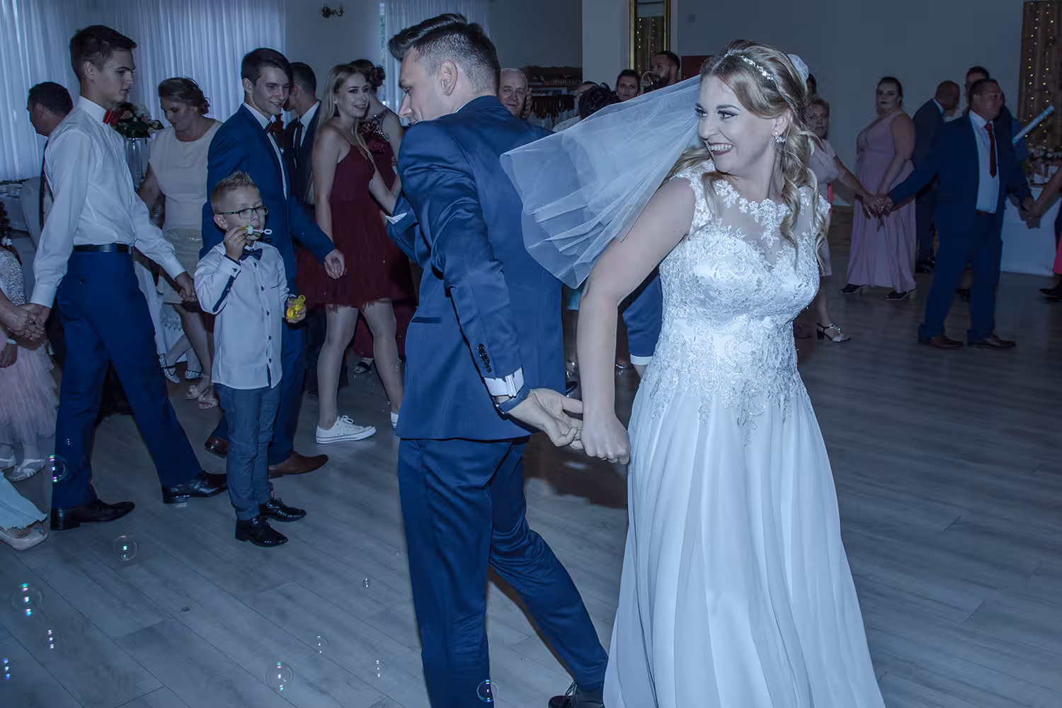 dynamiczne zdjęcia z zabawy weselnej Konin