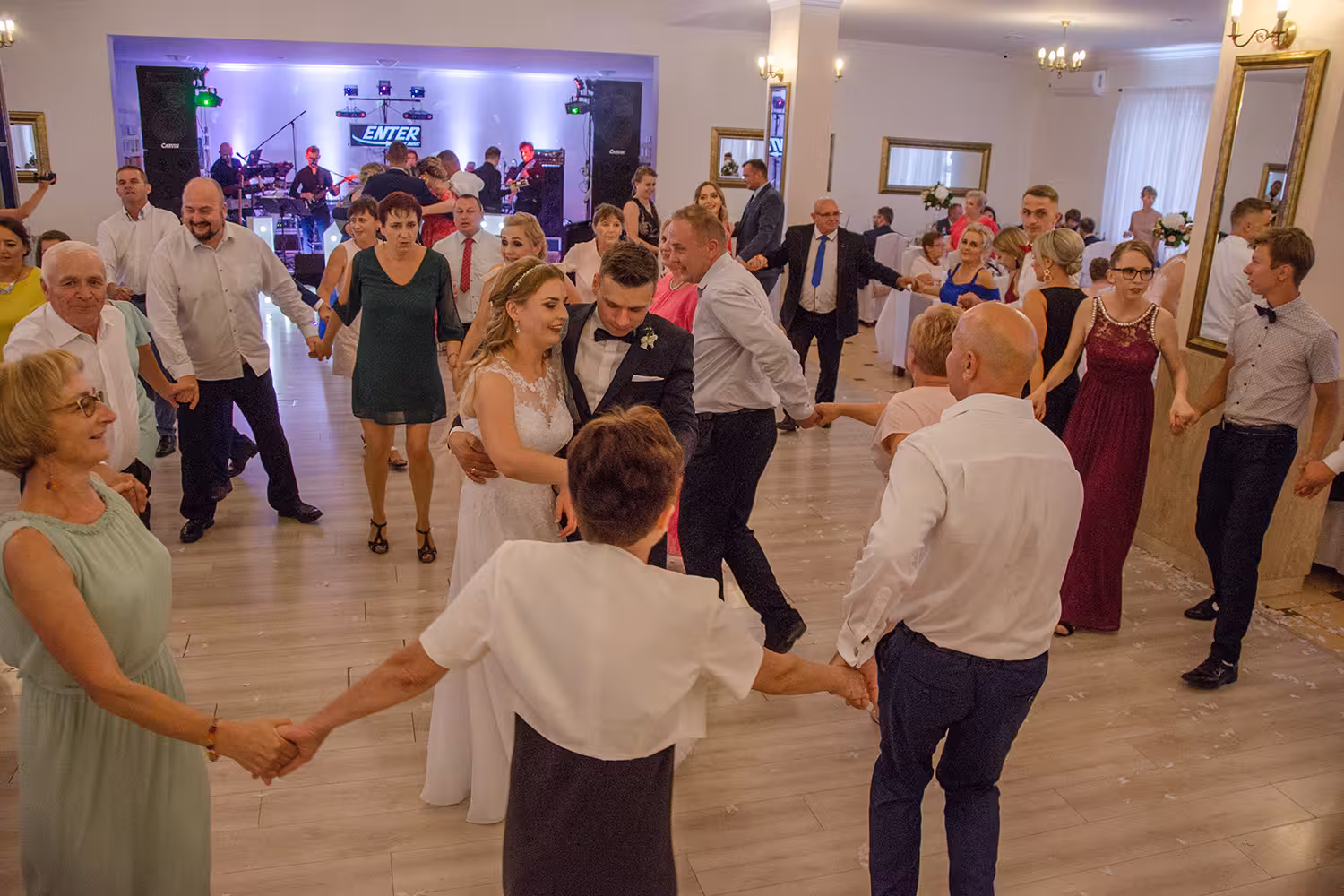 klimatyczna fotografia ślubna Konin dla wymagających